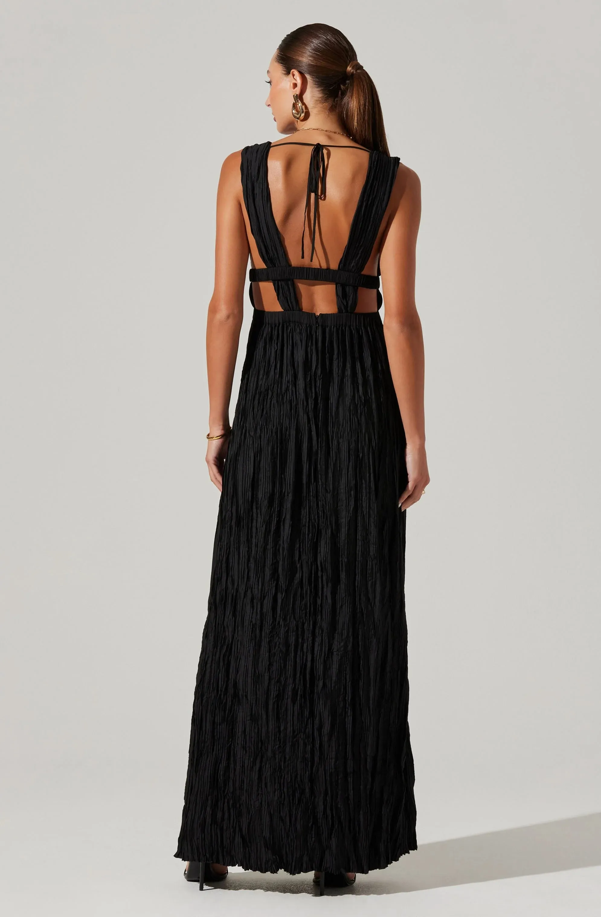 ASTR TESNI PLEATED MAXI DRESS Black