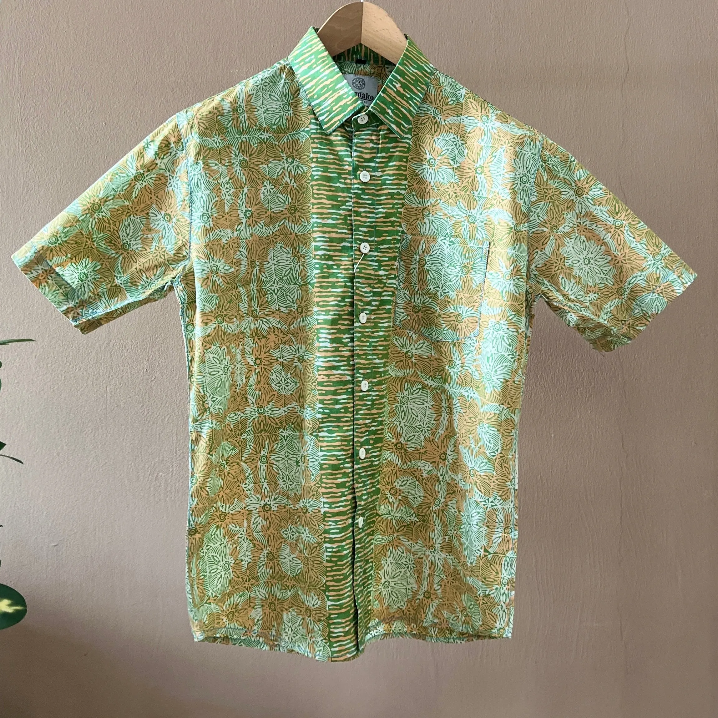 Batik Men's Short Sleeve Shirt