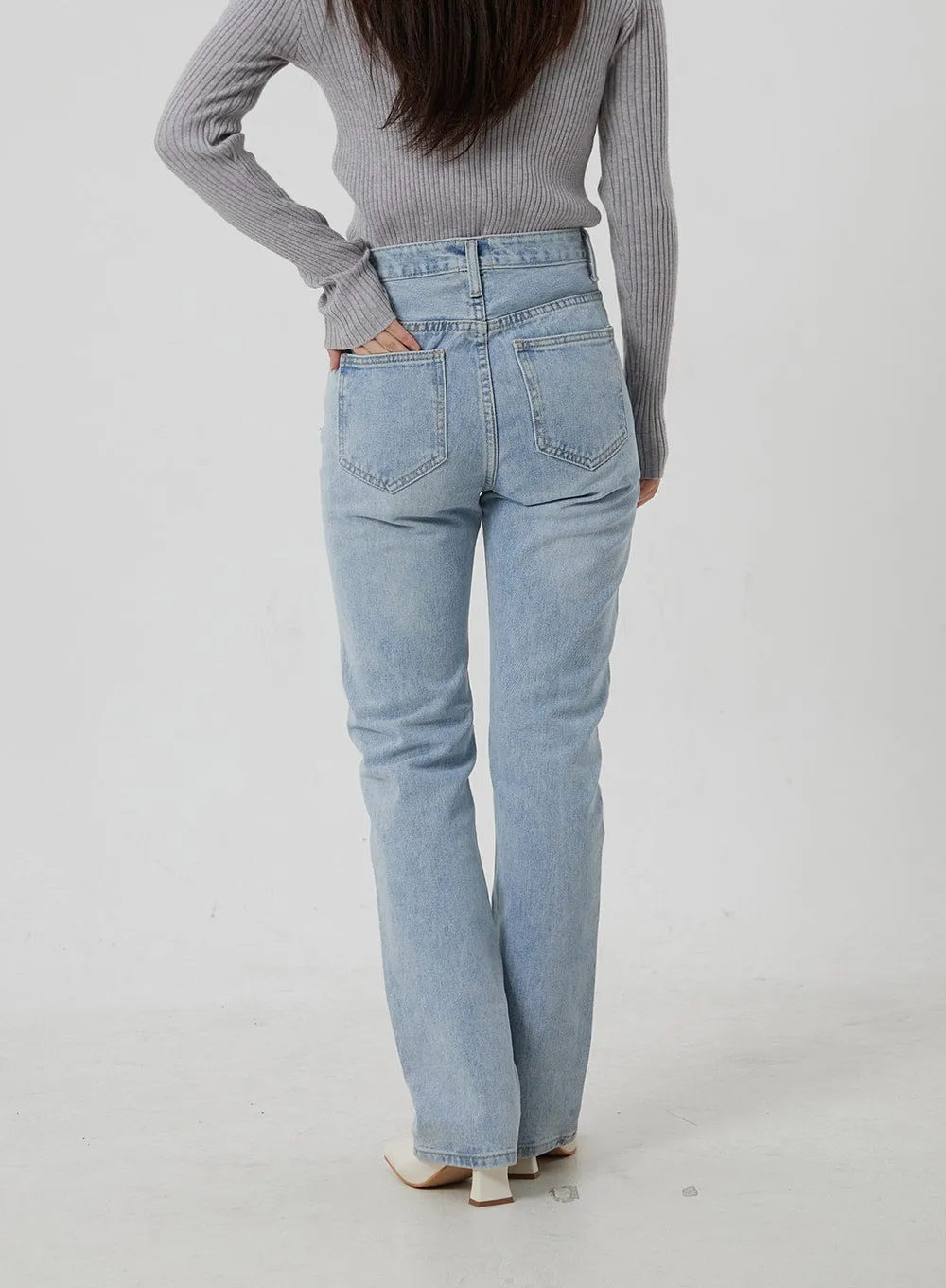 Light Wash Jeans OF302